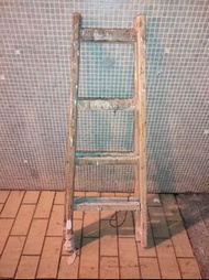 #3015  A字木梯 
A-line wooden ladder 
$15 (自取)