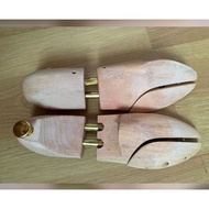 Cedar Wood Shoe Tree