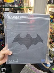 Mezco Toyz 推出的 One:12 Collective 系列 Batman Sovereign Knight (君主騎士蝙蝠俠) 1/12 可動公仔 go