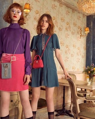 Lyn around [แท้💯] กระโปรงกำมะหยี่ หัวเข็มขัดมุก (บานเย็น)