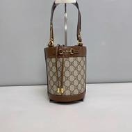 Gucci古馳 馬銜扣1955系列老花焦糖水桶包