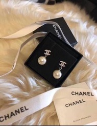 Chanel/經典雙C珍珠耳環