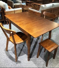 TAZU推介:特價出口歐洲全實木北歐簡約日式小型伸縮餐枱,一款呎吋唔大,但用料靚,非常實用,做工精緻的一款簡約日系伸縮餐枱.
有胡桃木色同原木色選擇.
餐枱特登將呎吋調整,闊度只有70CM.啱香港家庭