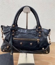 BALENCIAGA 巴黎世家 First 黑色復古菠蘿釘小號機車包