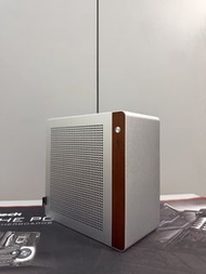 🚀 4.5L 極限迷你電競主機 R5 5600 | RTX 5060 | 16G D5 | 1TB SSD 迷你小鋼炮 | 完美隱藏桌面 丨輕便商務 遊學  首選🌟
