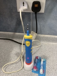 Braun Oral-B 兒童電動牙刷連充電座及刷頭