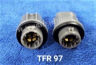 RJ ขั้วไฟเลี้ยว อีซูซุ ทีเอฟอาร์ ดราก้อน ปี 1997-1999  (ซ้าย/ขวา ใส่กันได้) ขั้วไฟมุมตรงรุ่นรถ ไฟมุม