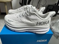 Hoka Clifton 9 罕有銀灰白色