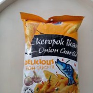 KEROPOK IKAN ONION GARLIC (WHALE BRAND) 70gsm
