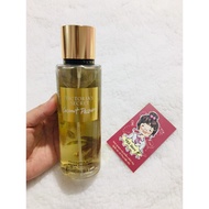 Coconut Passion Xịt thơm toàn thân hương nước hoa Victorias Secret Fragrance Mist 250ml {Chuẩn Auth}