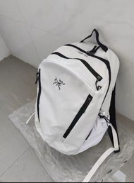 Arcteryx始祖鳥 26L舒適流線型輕量耐磨 滌綸（聚酯纖維） 雙肩包書包 常規 男女同款情侶款 孤獨色拼石墨色