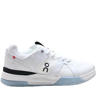 Federer co-designed breathable and durable professional tennis shoes