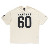 New Era เสื้อยืดแขนสั้นรุ่น Oakland Raiders Nfl Historic Chrome White Oversized Short Sleeve T-Shirt