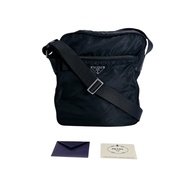Prada BT0168 三角標誌斜背包

PRADA 黑色 [二手]