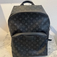 LV M43186黑花紋前口袋男後背包