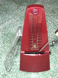 Hộp chỉnh tông Piano cổ Music metronome hình thức còn rất mới