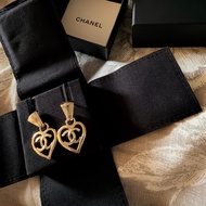 全新Chanel 22P爆款的愛心鏤空耳環