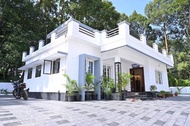 Rumah 150 m² dengan 3 kamar tidur dan 3 kamar mandi pribadi di Kothamangalam (Holiday Villa -Your Se