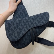 Dior 黑提花布黑牛皮Saddle銀釦馬鞍胸口斜背包