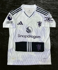 เสื้อแมนยู เกรดAAA 2025/26 ชุดฟุตบอล แมนยูใหม่ล่าสุด เสื้อพร้อมกางเกง โลโก้เฟล็กยาง พร้อมอาร์มแขน