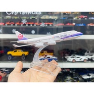 China Airlines B-18208 Boeing B747 16cm MB16034 Airplane Model
