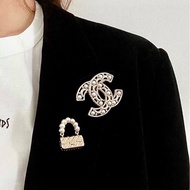 Chanel 珍珠cf包造型胸針 附件盒子
