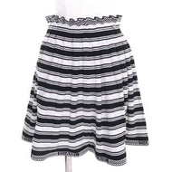 全新未使用香奈兒 (CHANEL) 23C P74243 棉質迷你喇叭裙，飾有 Coco 標誌和 Logo，多邊圖案，黑白配色，尺寸 40，義大利製造，女款