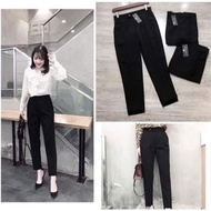 Black mid-length trousers with bias buttons, 2 hands, waist 86cm, hip 116cm, pants length 84cm, 65kg