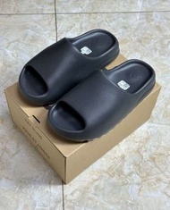 adidas originals Yeezy Slide 拖鞋 黑色