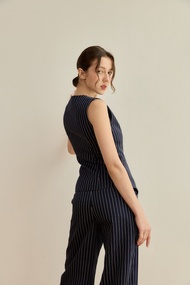 kade.bkk | เสื้อกั๊ก รุ่น  Stripe curve vest เสื้อกั๊กแขนกุด ลายทาง (KAD62)