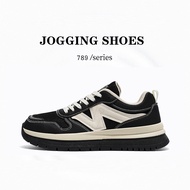 New Boonlrr【Official】NB789 รองเท้ากีฬาผู้ชายแบบใหม่รูปตัว N น้ำหนักเบา ทนทานต่อการสึกหรอ รองเท้าลำลอ