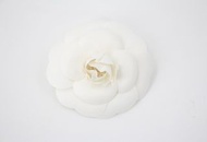 Chanel Vintage 81-85 絲綢白色山茶花胸針