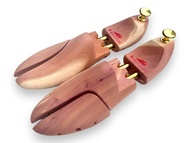 ดันทรงรองเท้า ไม้ซีดาร์ - CEDAR WOOD SHOE TREE