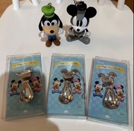 7-11 迪士尼 90 Anniversary Disney Mickey Mouse & Friends 鎖匙扣（4號高飛，10號黑白米奇）及米奇米妮BB匙羹鎖匙扣