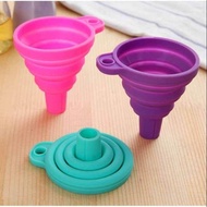 Foldable silicone funnel