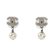 Chanel 珍珠吊墜耳環 earrings