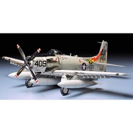 TAMIYA ASSEMBLY MODEL - 1/48 DOUGLAS A-1H SKYRAIDER U.S. NAVY NAVY