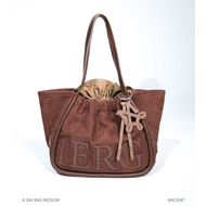 MERGE A Day Bag Medium in Ancient merge กระเป๋า