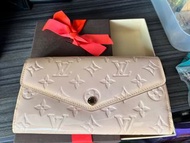 全新LV 淡粉紅漆皮銀包