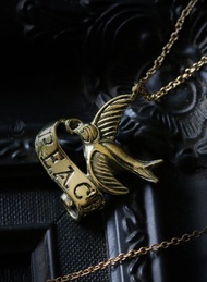 燕子與和平項鍊。