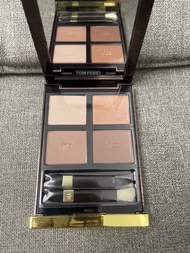 Tom Ford 幻魅四色眼影盤（型號為 #31 Sous Le Sable 玫瑰沙丘