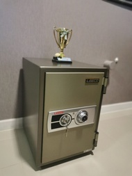 ตู้เซฟ LEECO safe ตู้นิรภัย กันไฟ รุ่น NSST ขนาด 53 kg มี สีทอง สีแดง และ สีดำ