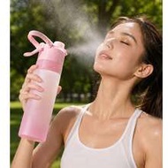 1pc 22oz/650ml Gradient PC Spray Sports Water Bottle, Portable Leak-Proof Water Cup With Cooling Spr