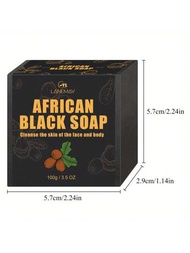3.53盎司含有乳木果油和茶樹油的非洲黑皂,滋潤潔淨,有助於淨化、提亮膚色,適用於臉部與身體的非洲黑皂條