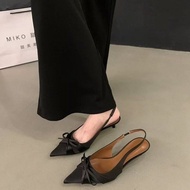This pair of French pointed toe sandals for women are made from satin material, exude elegance and l
