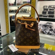 東區正精品㊣LV NOE MINI M42227 原花抽繩束口金釦手提水桶包迷你款 RZ6380