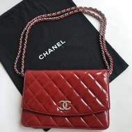 Chanel 紅色漆皮鑽石紋雙C銀鏈woc