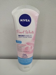 Nivea นีเวียโฟมล้างหน้า pearl white 5in1สำหรับผิวหมองคล้ำเริ่มมีริ้วรอย 0% แอลกอฮอล์ขนาด 100 กรัม