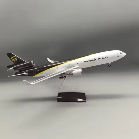 MD-11 UPS Cargo Aircraft Model With Wheels and Base 47CM Children toys 1/130 Scale plane model Souve