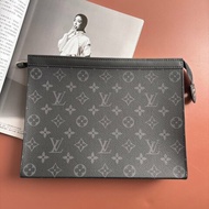 ::LOUIS VUITTON:: LV M61692 黑花紋省拿包 手袋 Pochette Voyage MM